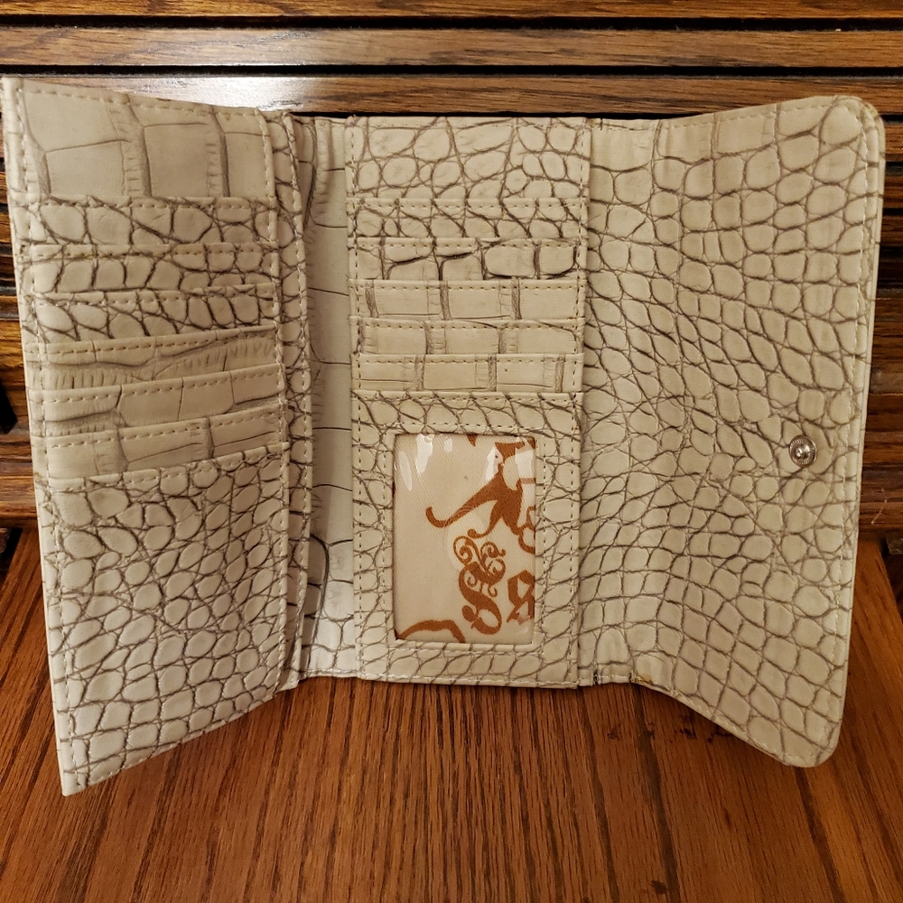 Vintage Guess Front Pad Lock Wallet 🔒 - Picture 3 of 3